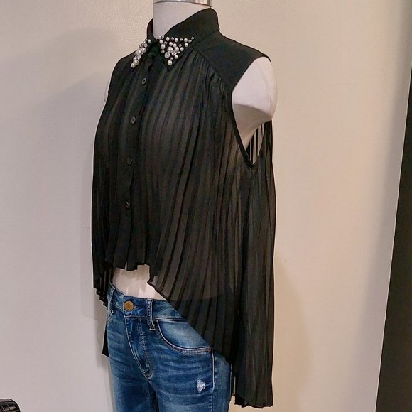 💥GORGE💥Chiffon Pleated Top w/ Embellished Collar - Picture 4 of 15